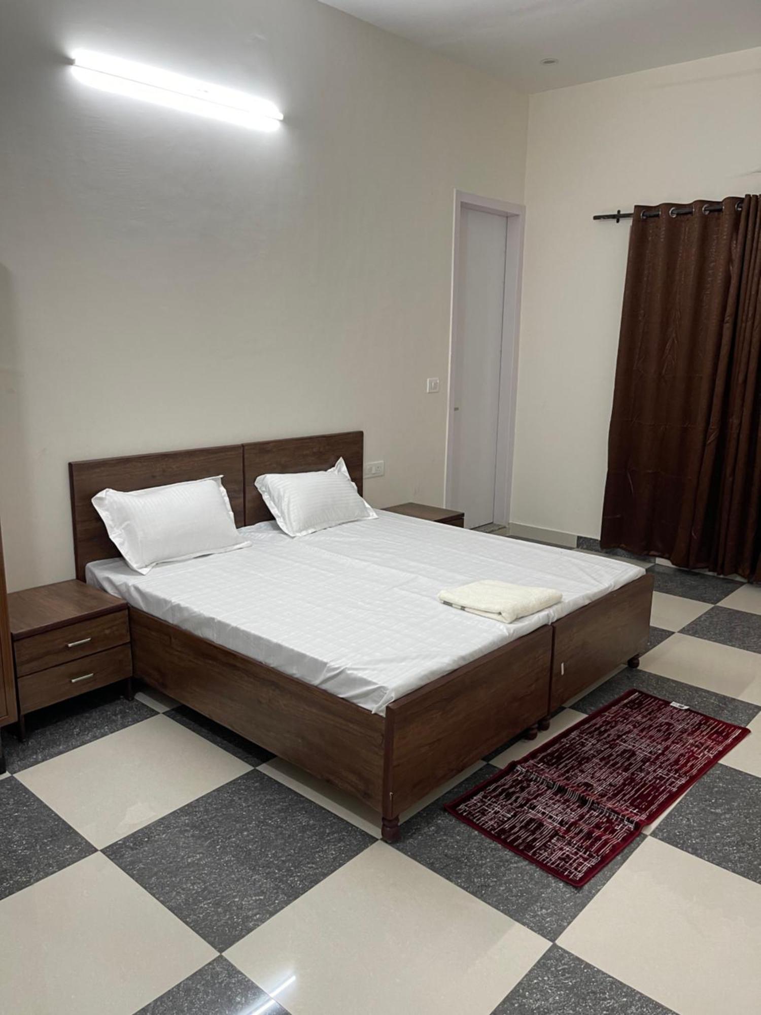 Готель Shrinath Residency Велика Нойда Екстер'єр фото