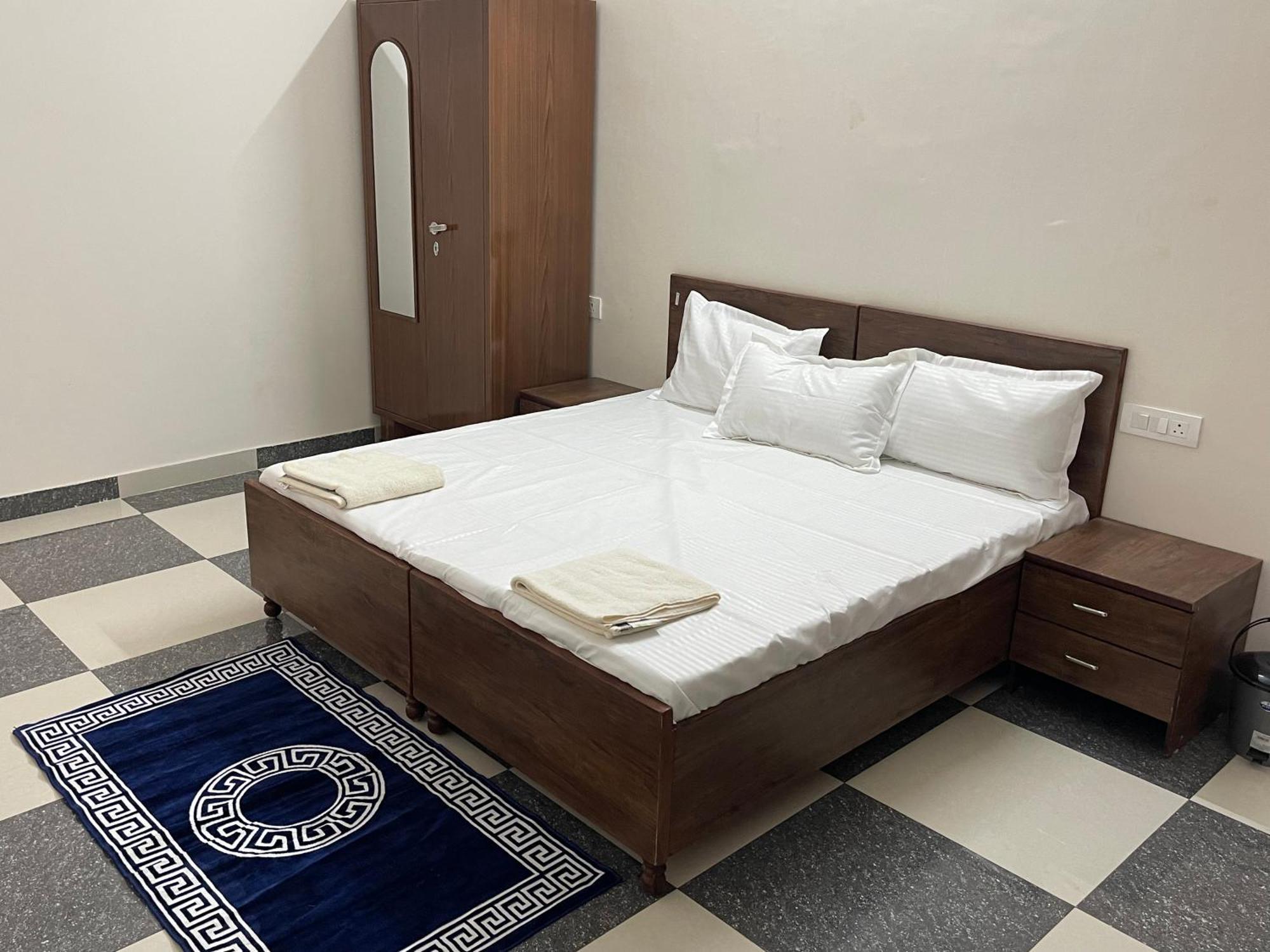 Готель Shrinath Residency Велика Нойда Екстер'єр фото